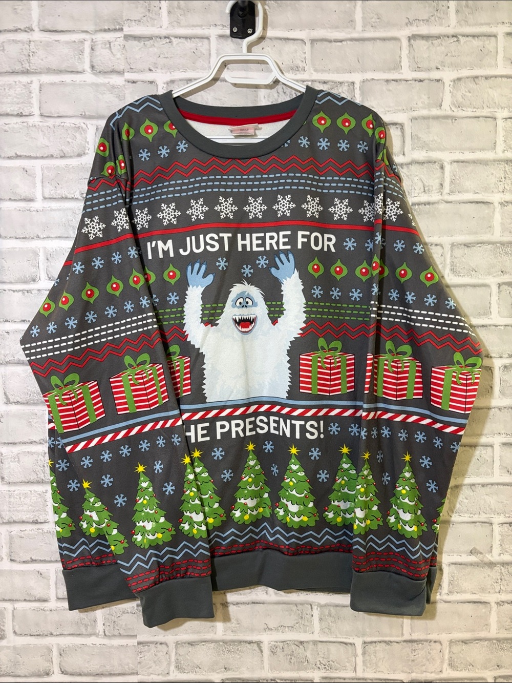Rudolph, the rednosed, reindeer with Playful Yeti Graphic size XLi